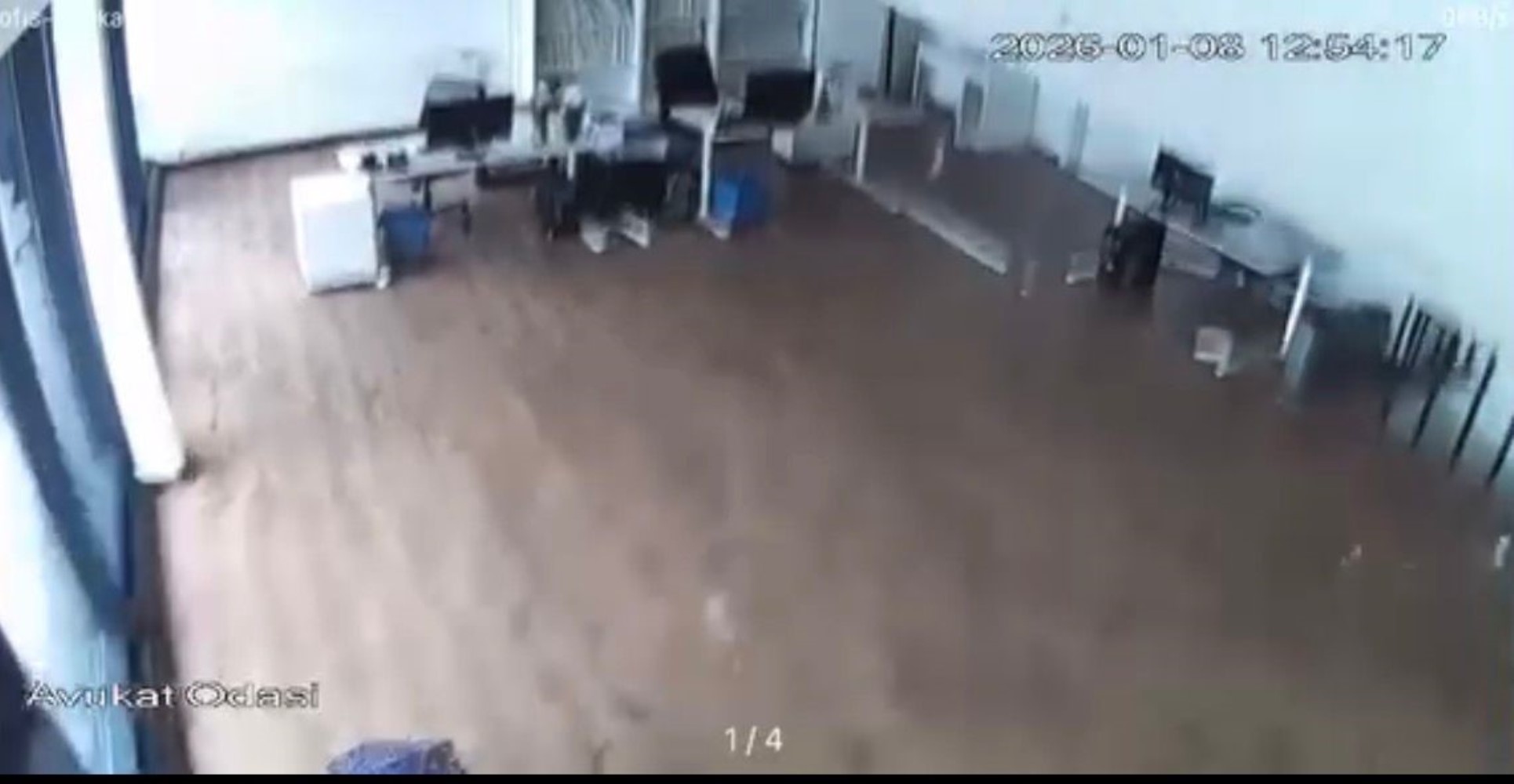 Bursa’da lodos dehşeti: Plazanın tavanı çöktü, facia kıl payı atlatıldı