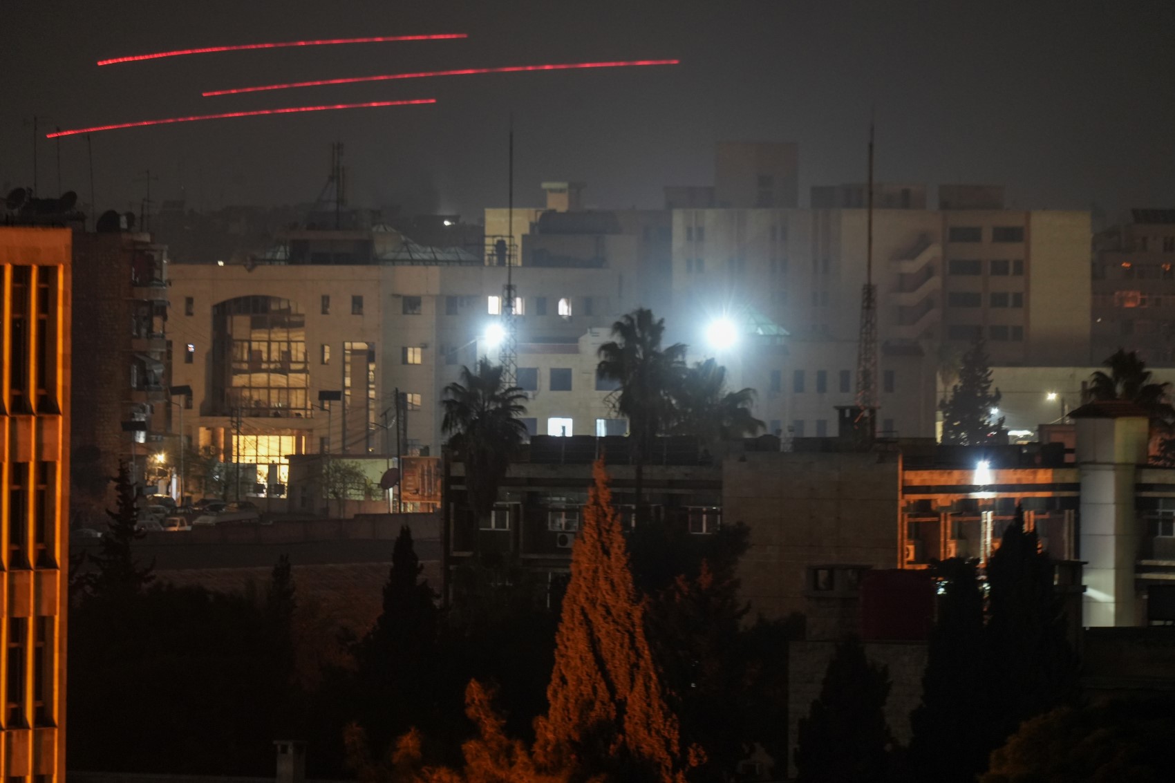 Suriye ordusu Halep'in Eşrefiye Mahallesi'nde birçok noktada kontrolü sağladı: SDG'liler firar etti