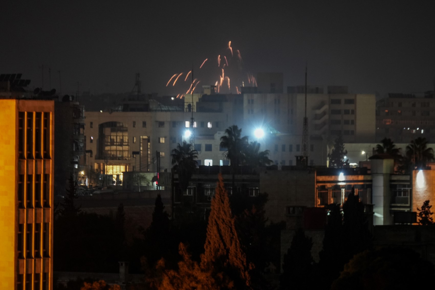 Suriye ordusu Halep'in Eşrefiye Mahallesi'nde birçok noktada kontrolü sağladı: SDG'liler firar etti