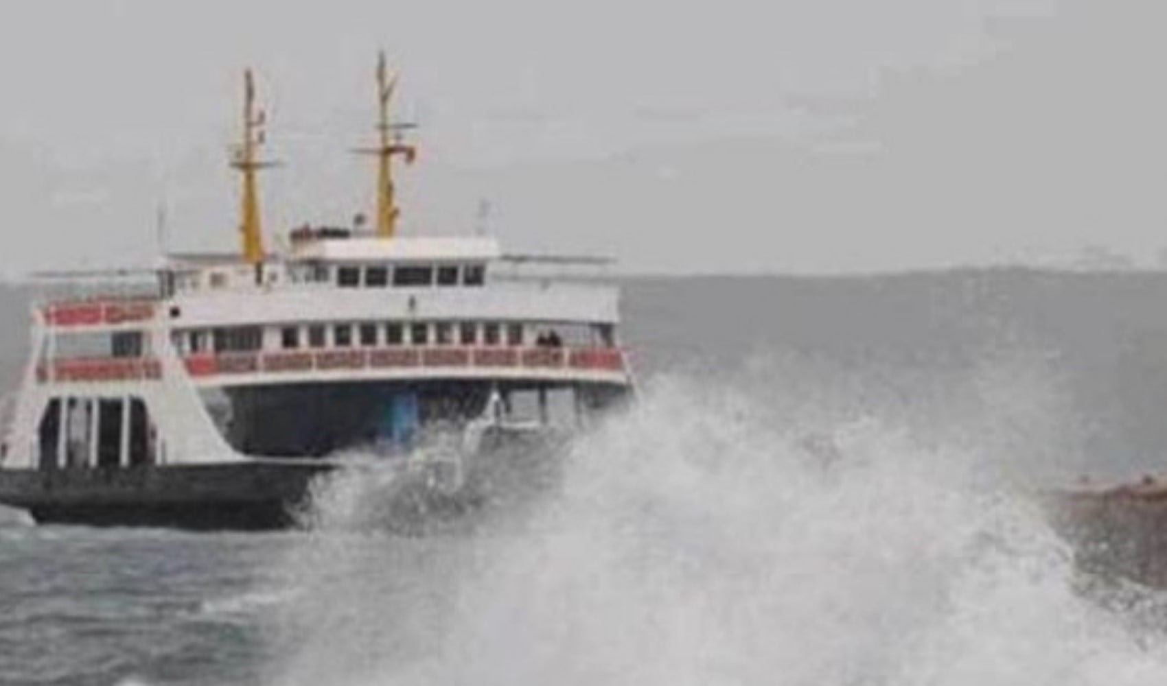 Çanakkale'de feribot seferleri iptal edildi