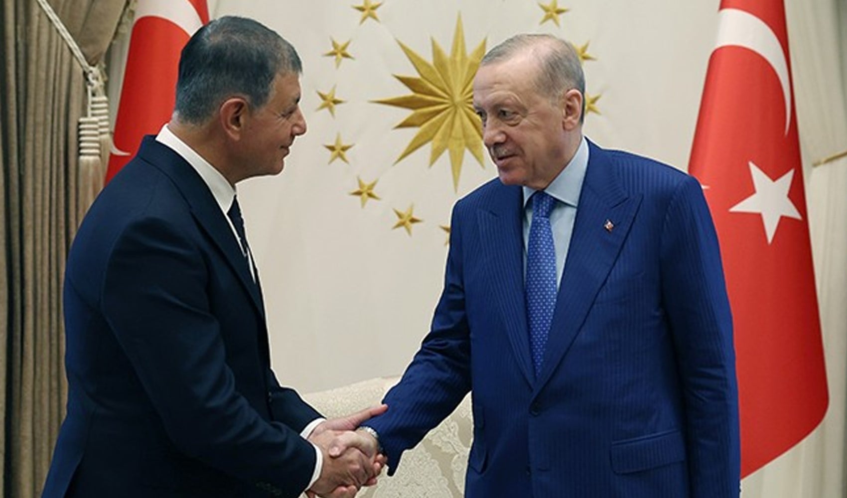 Erdoğan'la görüşen Cemil Tugay'ın AKP'ye transferi için tarih verildi! İzmir'de 3 belediye daha geçecek