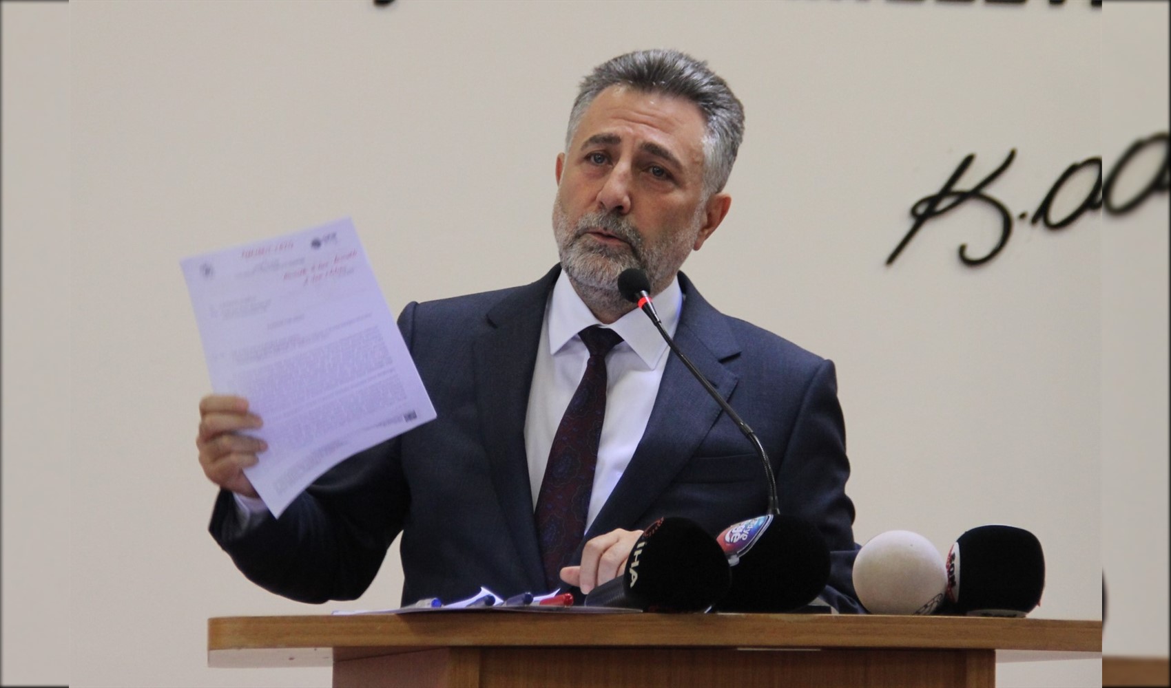 Bayraklı Belediyesi operasyonunda karar: Eski Başkan Sandal ve oğlu dahil 15 kişi tutuklandı
