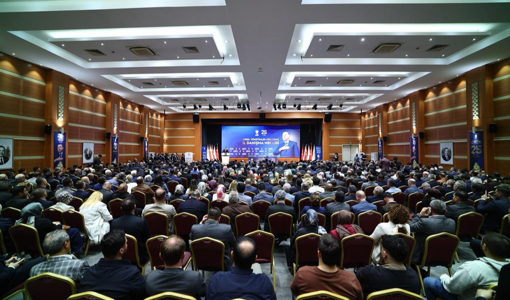 Farklı partilerden 136 kişi AKP’ye katıldı