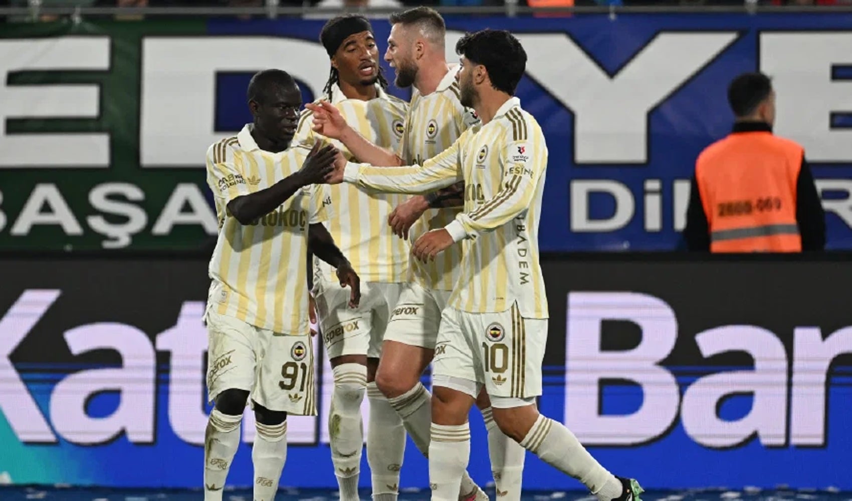 Fenerbahçe, Rize’de 3 puanı 3 golle aldı