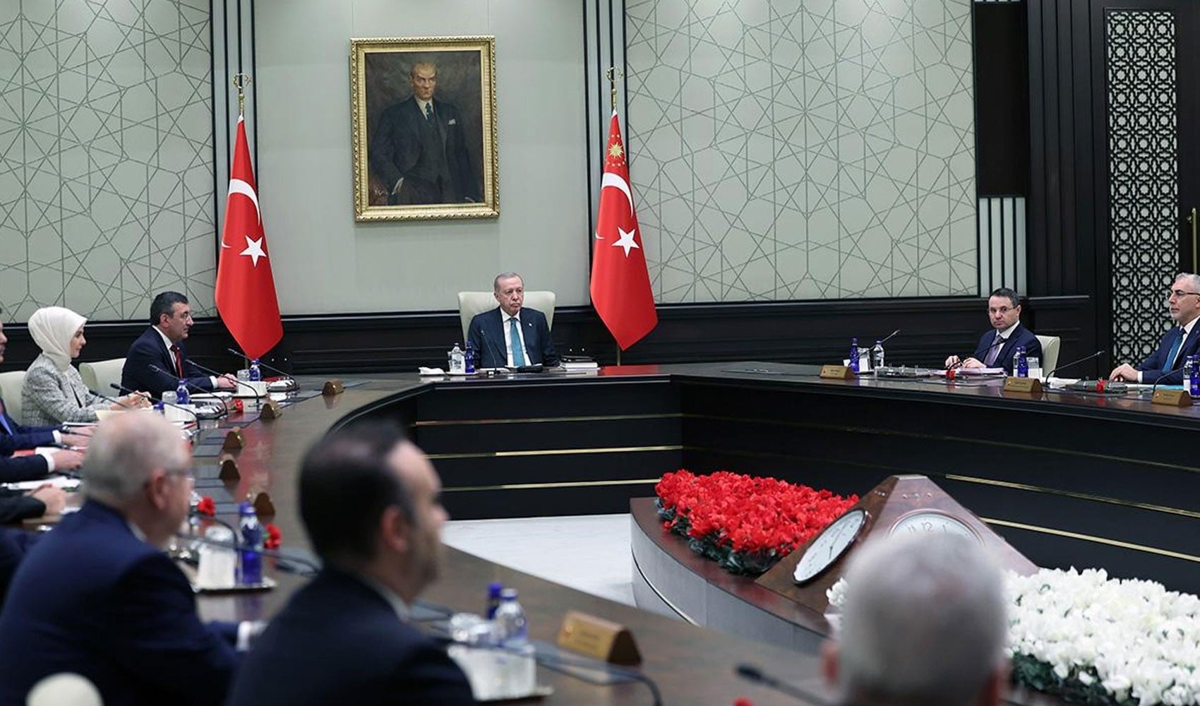 Kabine'nin gündeminde fon soruşturması, açılım süreci ve ekonomi var