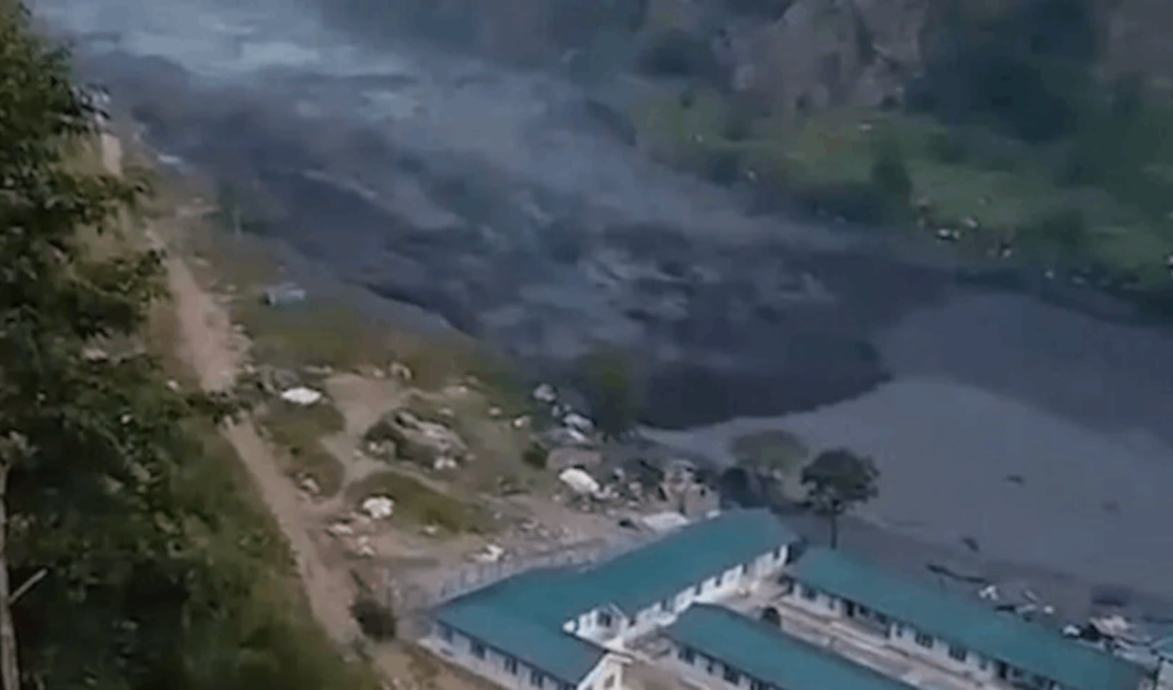 Nepal’de Budhi Gandaki Nehri taştı: 40’tan fazla ev sürüklendi, 5 kişiden haber alınamıyor
