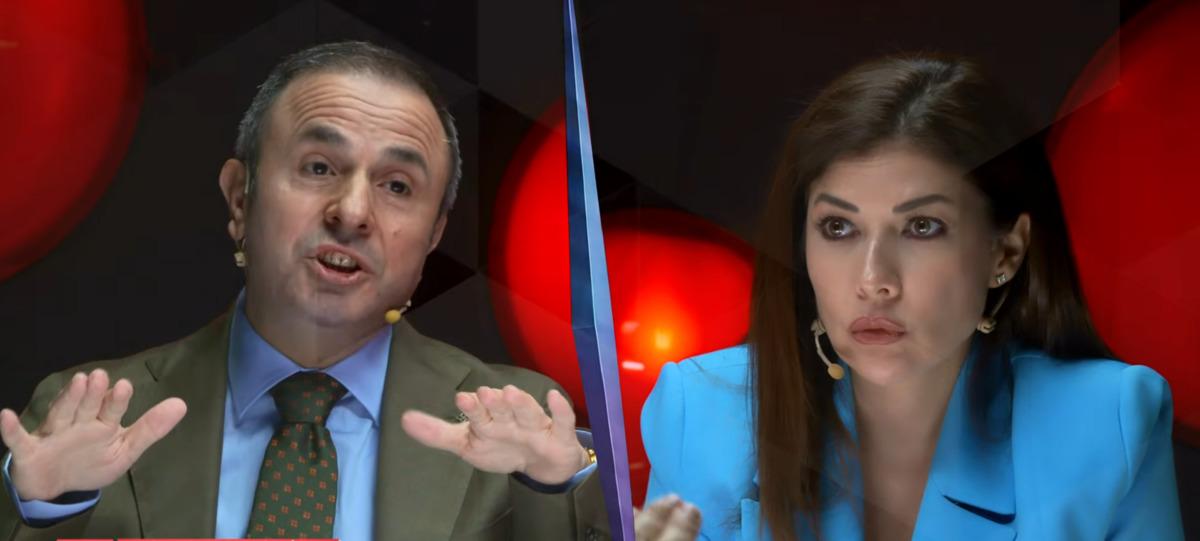 Un'immagine della conversazione tra il Prof. Dr. Mustafa Kanat e Hande Aydemir nel programma.