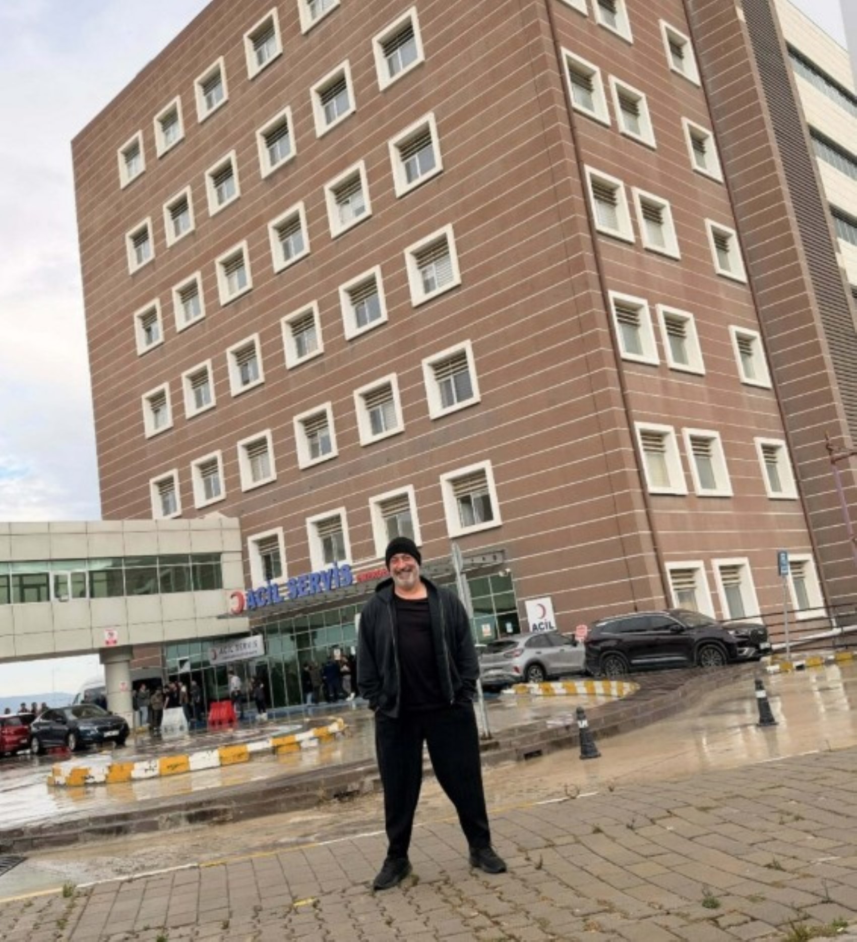Cem Yılmaz hayatını kurtaran hastanede: Serserilik yapmıyorum