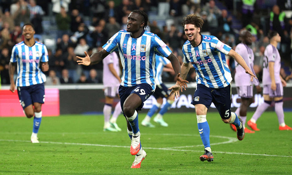 Sidiki Cherif, gol sevincinde takım arkadaşıyla birlikte koşuyor.