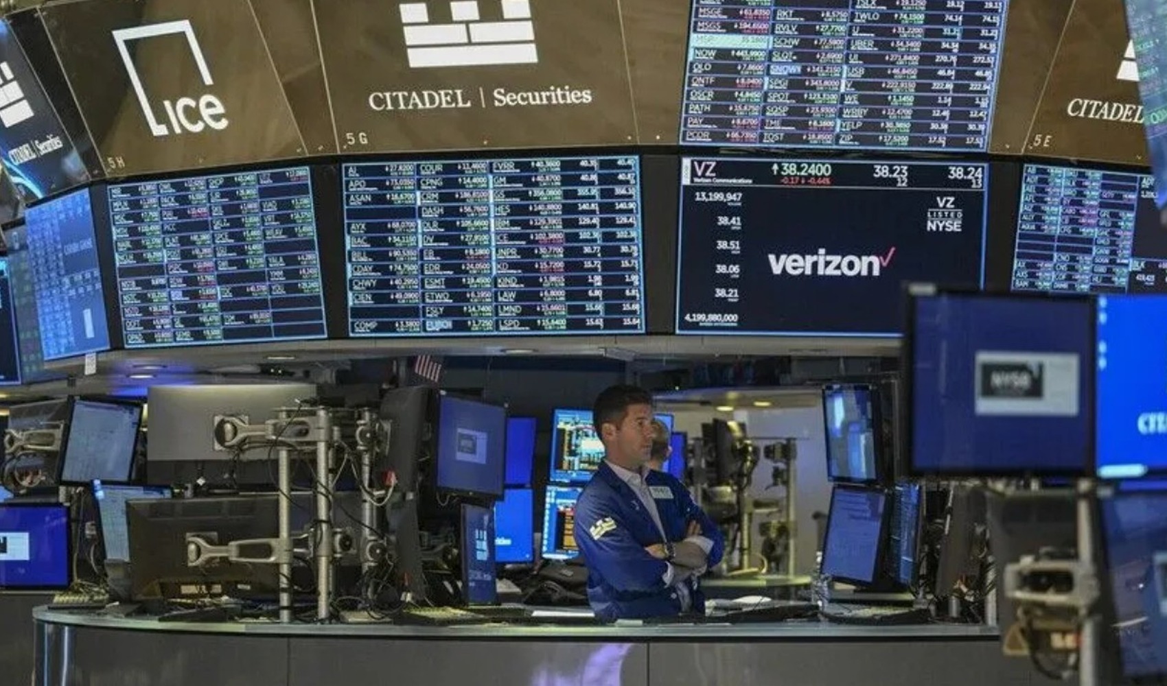 Una ola de ventas en acciones tecnológicas sacude las bolsas