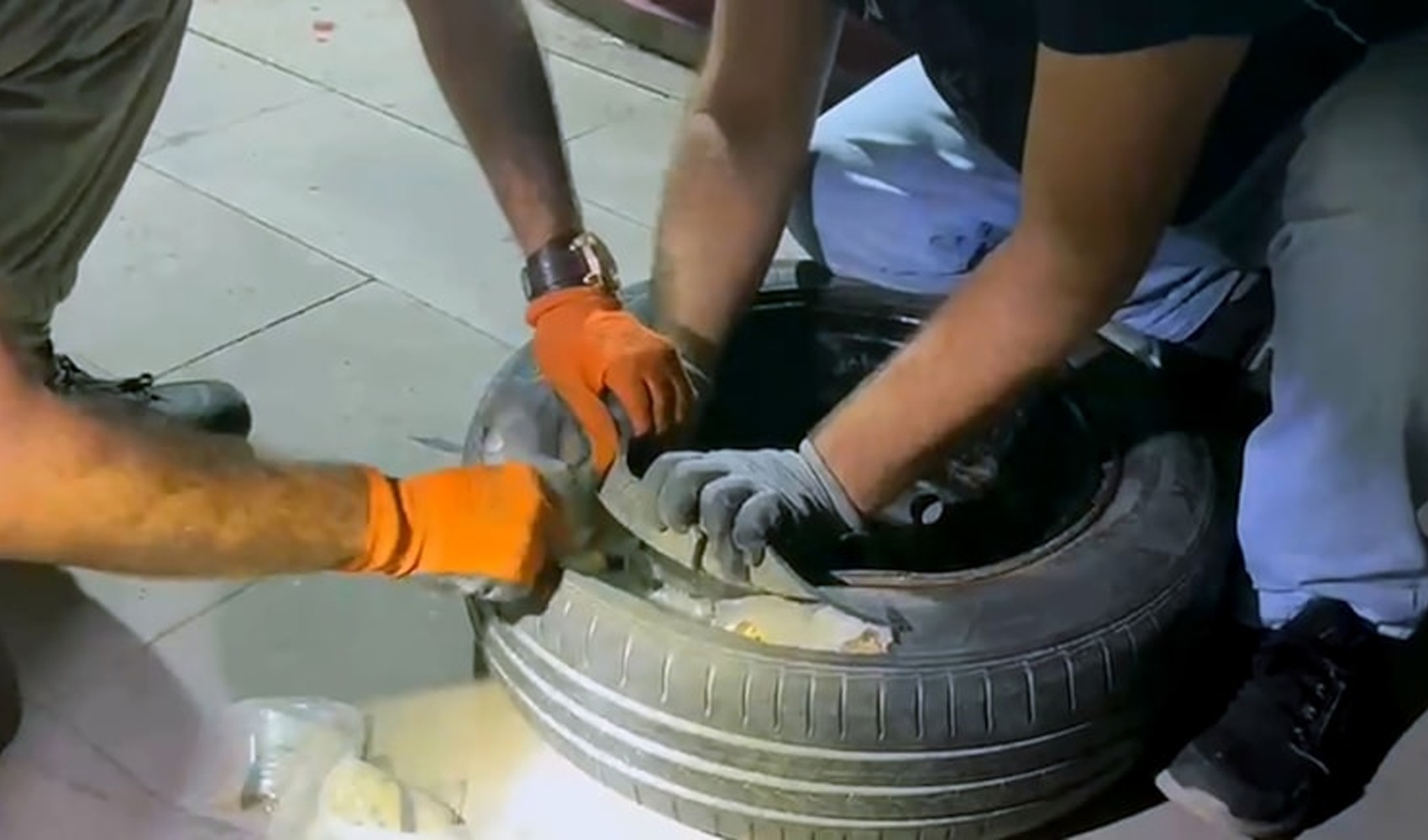 Adana’da durdurulan otomobilde 110 bin uyuşturucu hap ele geçirildi