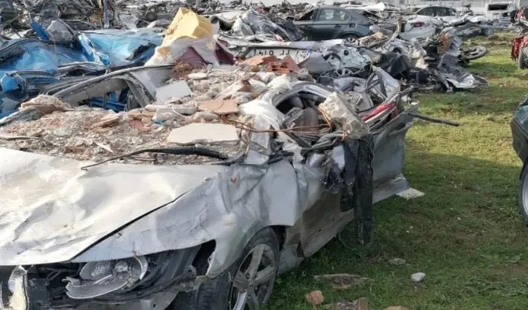 Identità di veicoli gravemente danneggiati trasferite su altre auto: operazione in 9 province
