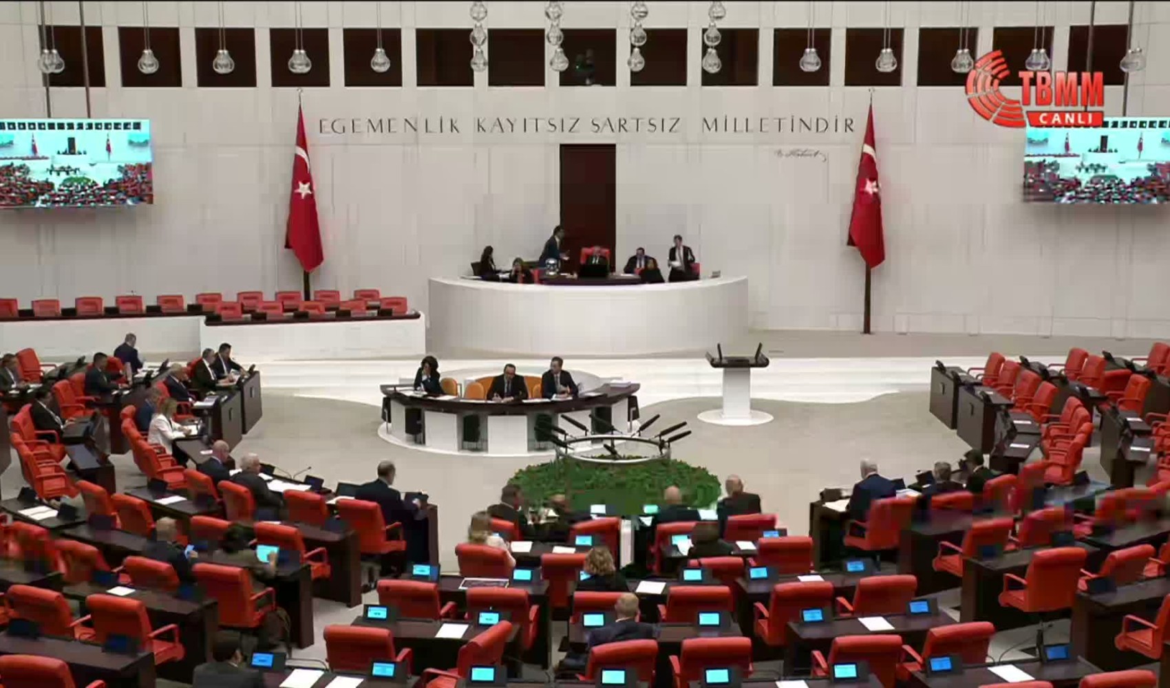 Bizim bildiğimiz Adalet ve Kalkınma Partisi olsa olsa sermayenin kimsesidir