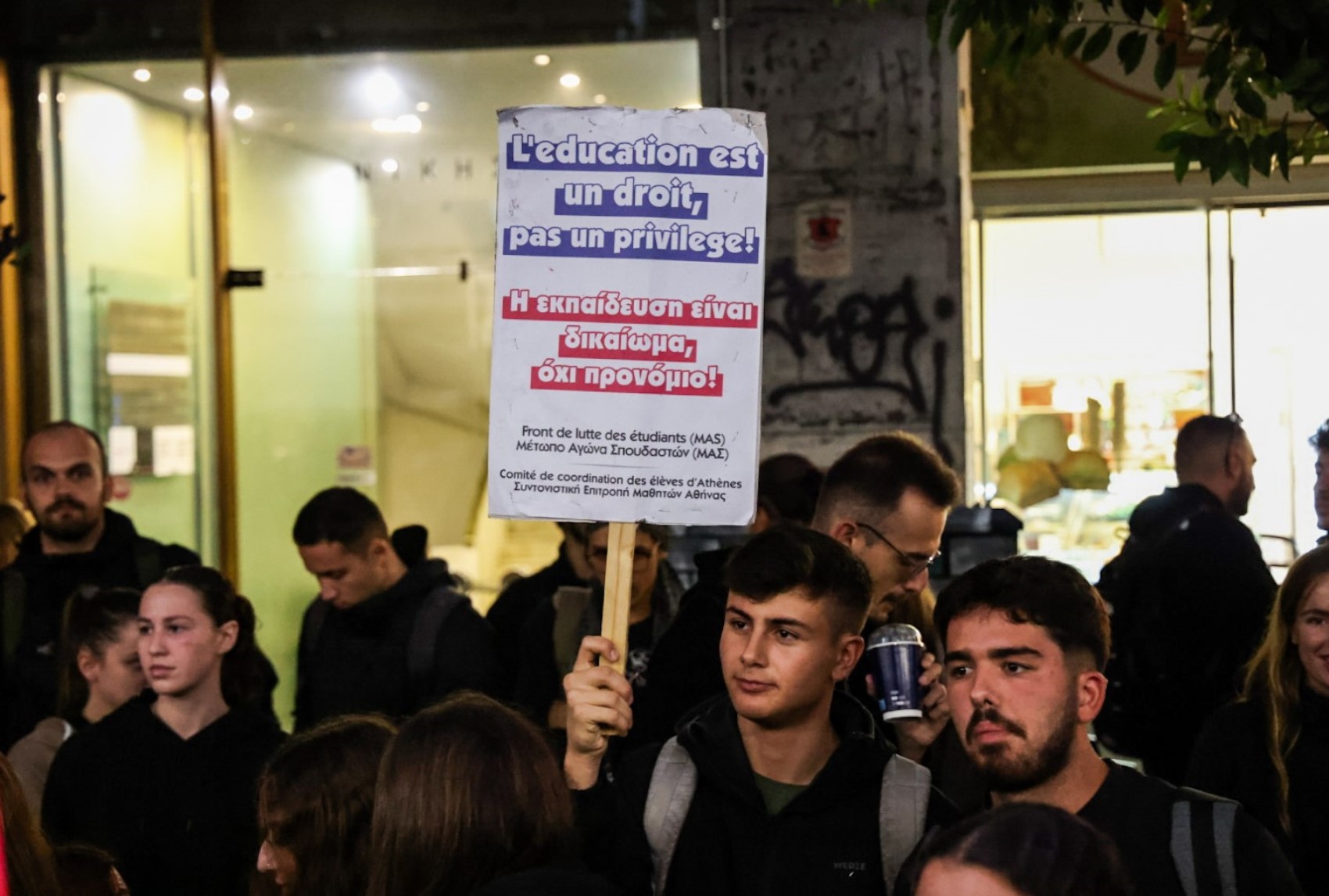 In Grecia gli studenti scendono in piazza per protestare