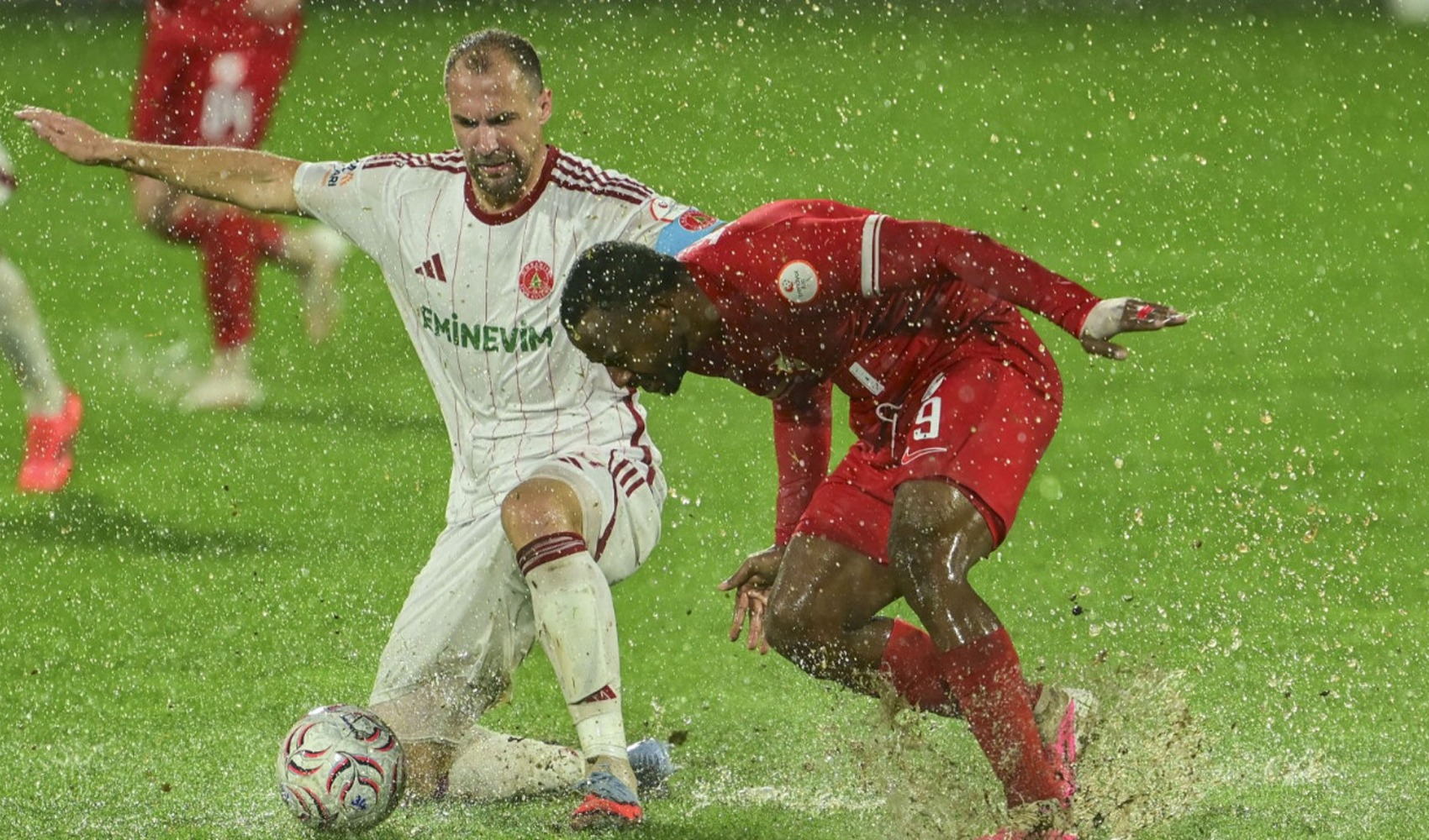 Match in Istanbul postponed due to heavy rainfall