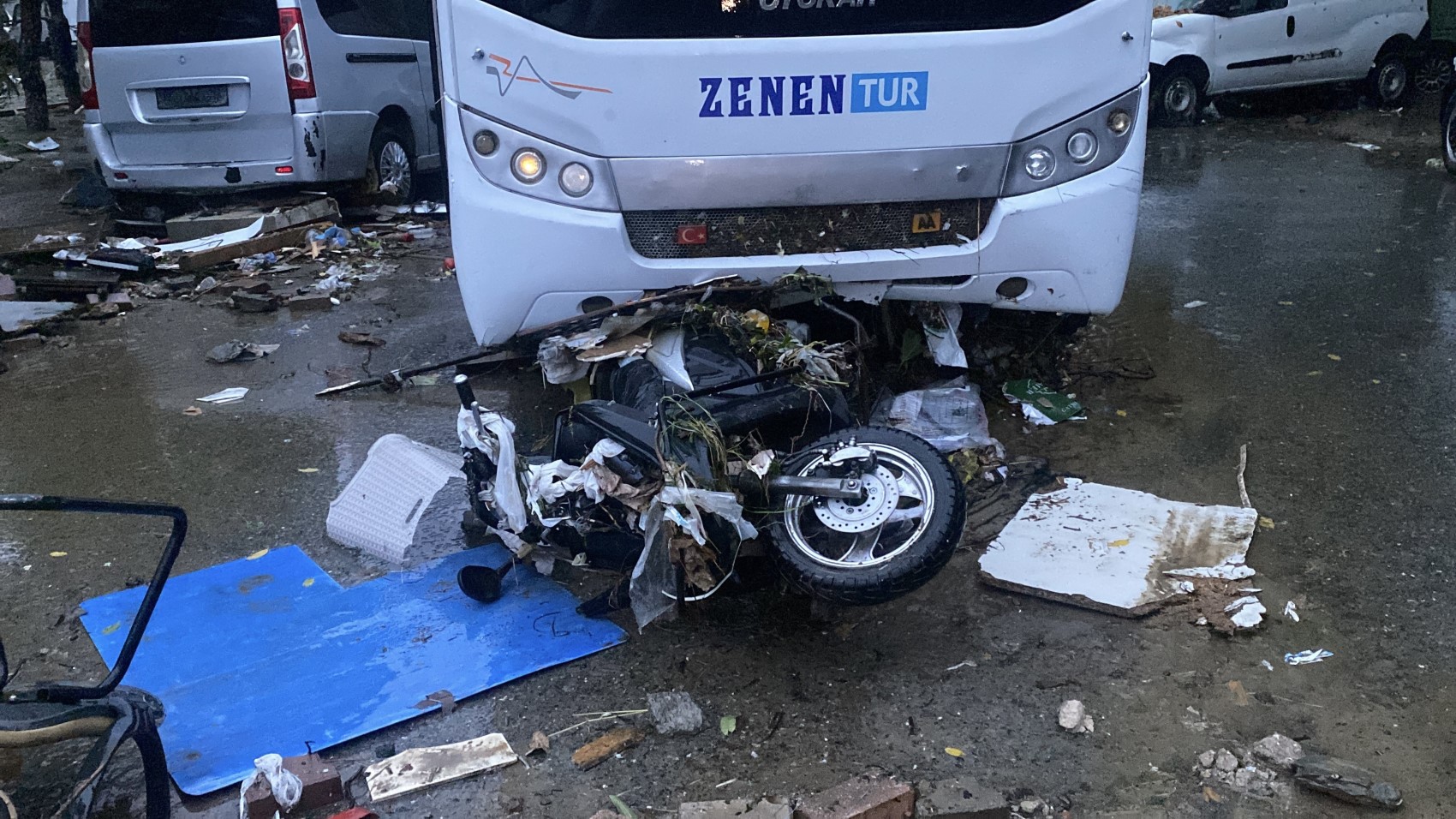 Sarıyer Ayazağa’da selin yol açtığı hasar gün ağarınca ortaya çıktı
