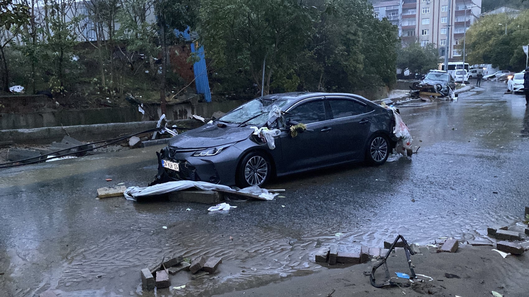 Sarıyer Ayazağa’da selin yol açtığı hasar gün ağarınca ortaya çıktı