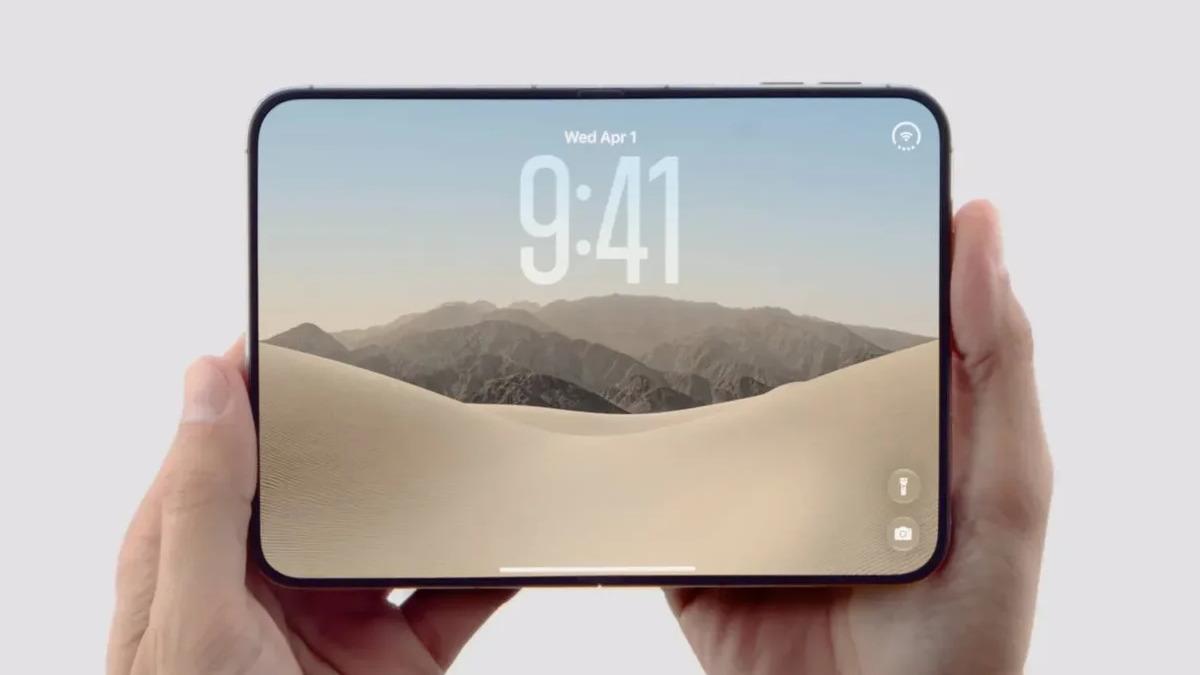 Yatay biçimde açık halde tutulan katlanabilir iPhone Duo görseli.