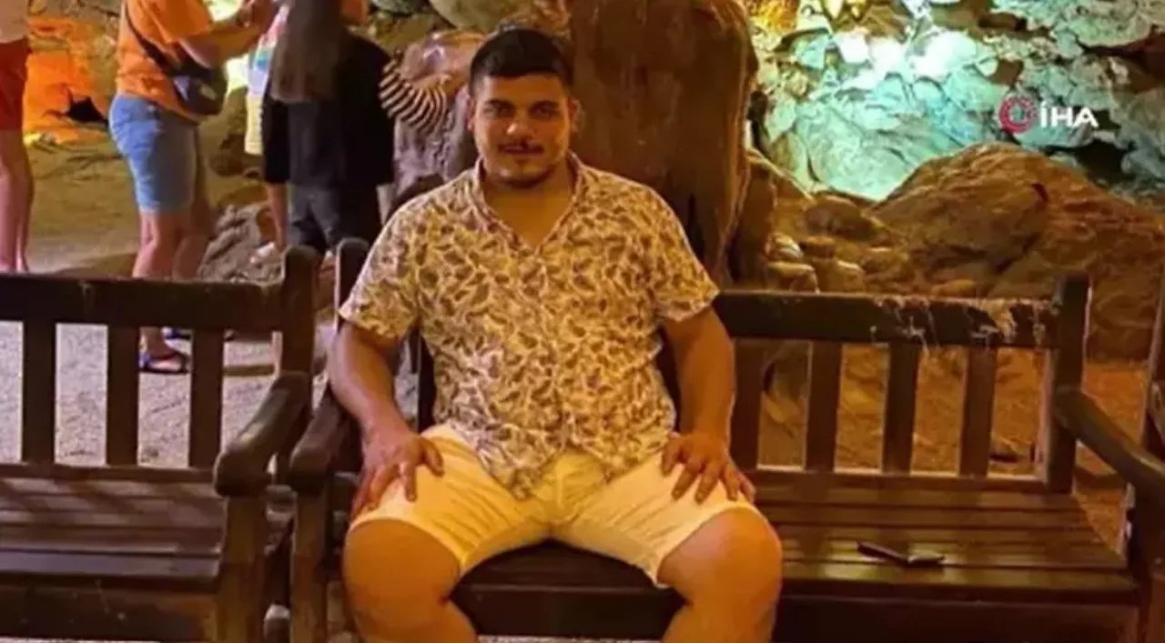 A photograph of Mesut Kazancı taken while he was sitting on a bench.