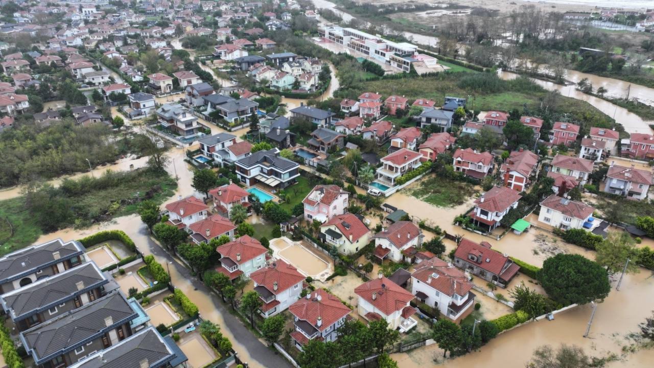 Beykoz’da taşkından etkilenen konut bölgesinin havadan görüntüsü.