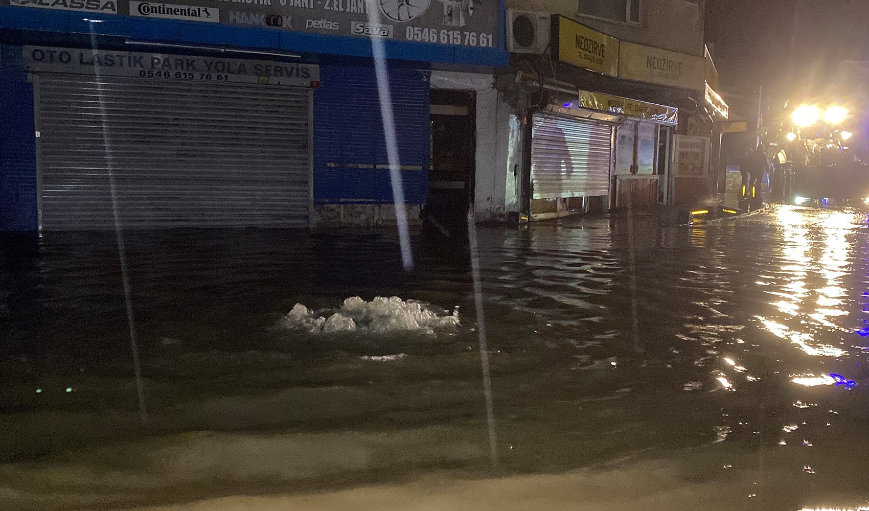 Son Dakika... İstanbul'daki sel felaketinde can kaybı 2'ye yükseldi! Valilik bilançoyu açıkladı