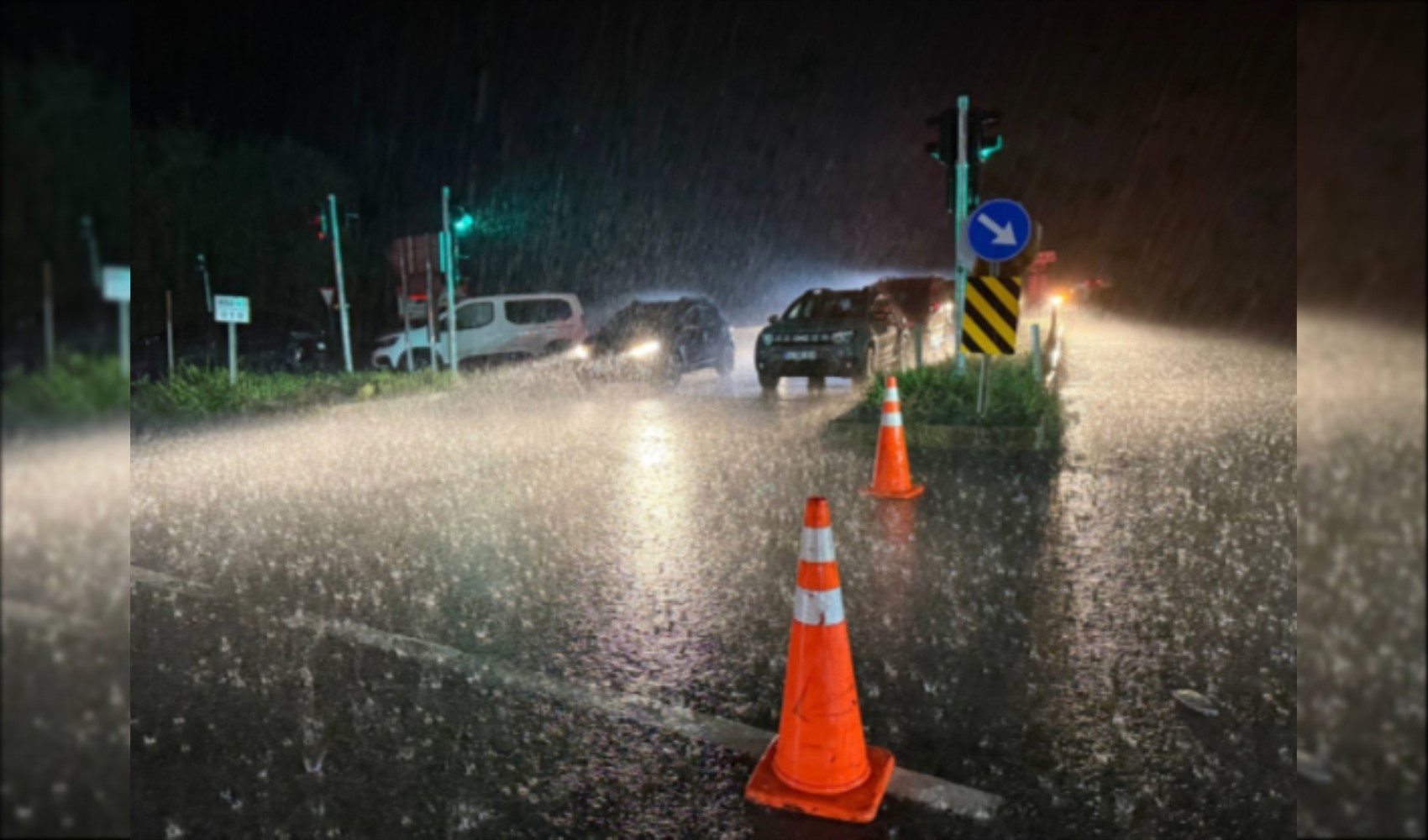 Kocaeli ve Sakarya'da sel felaketi... Dereler taştı, yollar kapandı, vatandaşlar mahsur kaldı