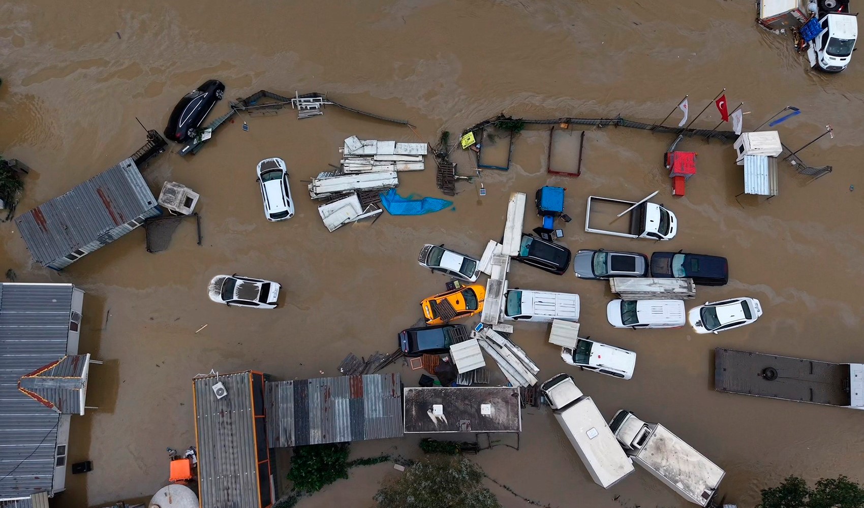 84 yılın yağış rekoru kırıldı: İstanbul'da sel felaketinin bilançosu açıklandı