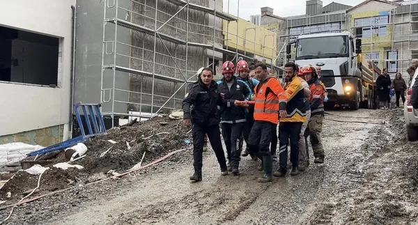 Beykoz’daki okul inşaatında görev yapan ekipler ve işçiler görülüyor.