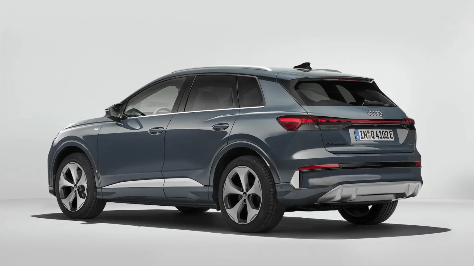 Yeni Audi Q4 e-tron Türkiye’de satışta: Elektrikli SUV’un tasarımı, menzili ve şarj detayları