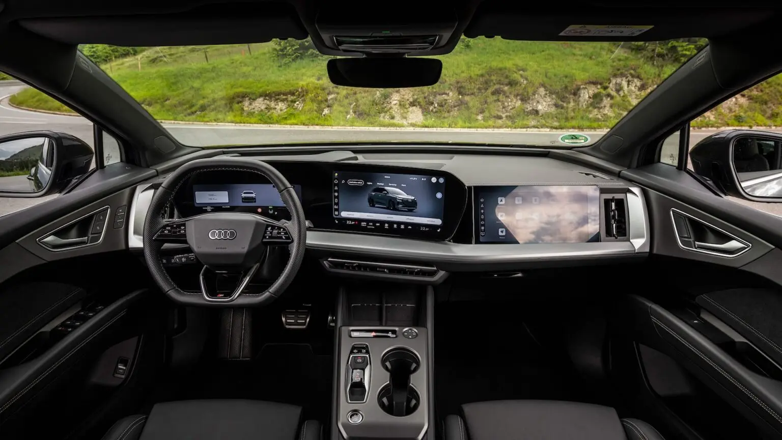 Yeni Audi Q4 e-tron Türkiye’de satışta: Elektrikli SUV’un tasarımı, menzili ve şarj detayları