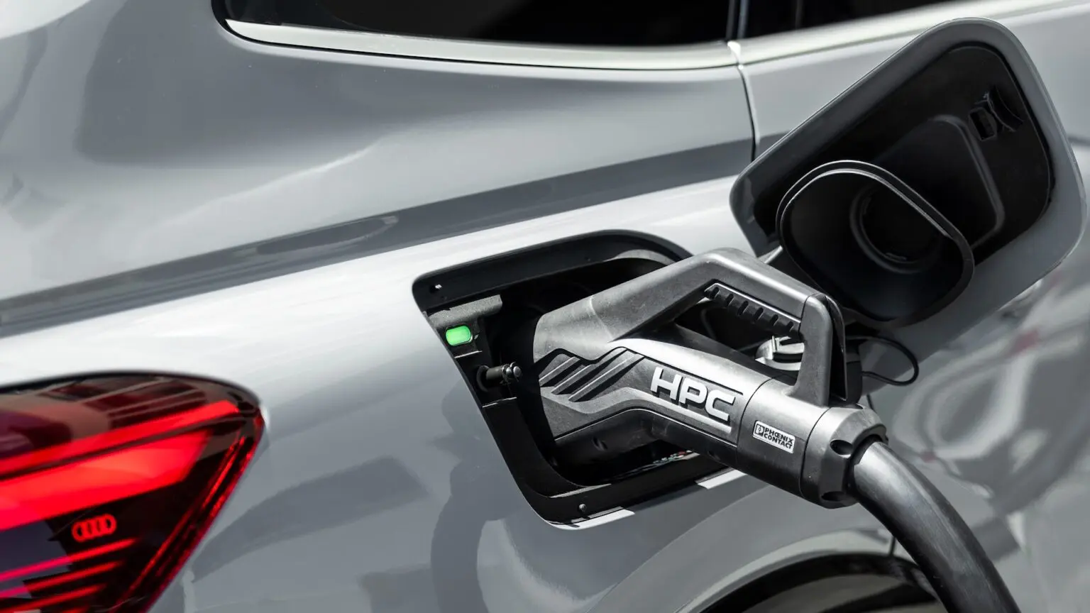 Yeni Audi Q4 e-tron Türkiye’de satışta: Elektrikli SUV’un tasarımı, menzili ve şarj detayları