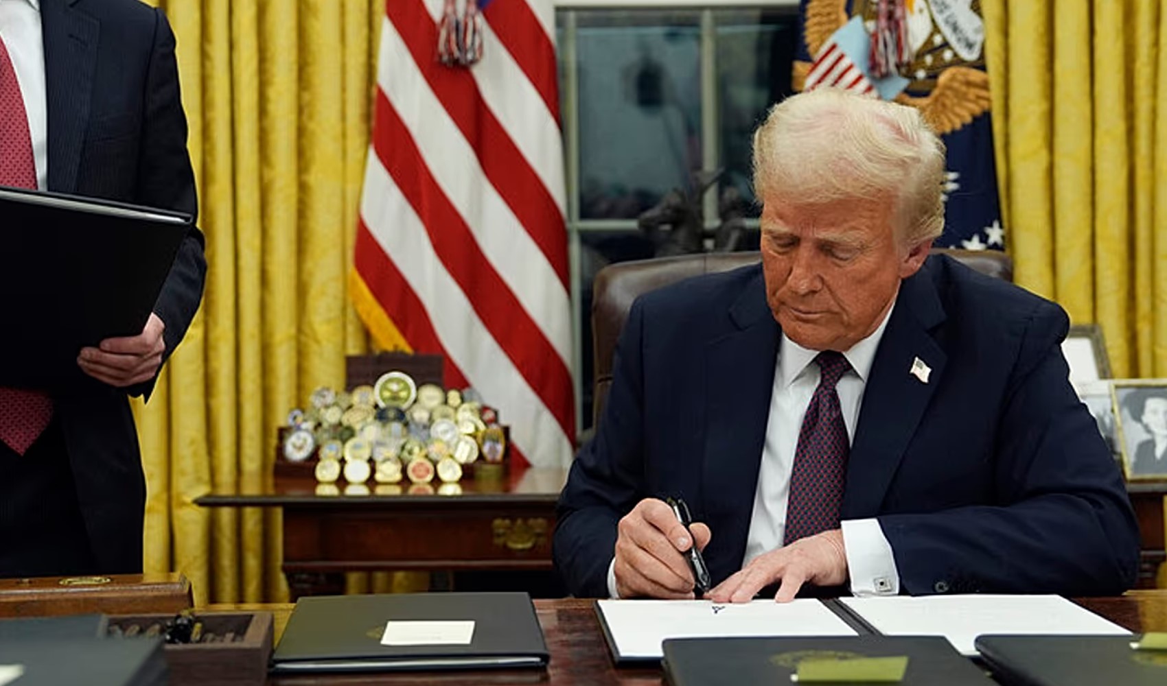 Trump signs executive order suspending Russia sanctions