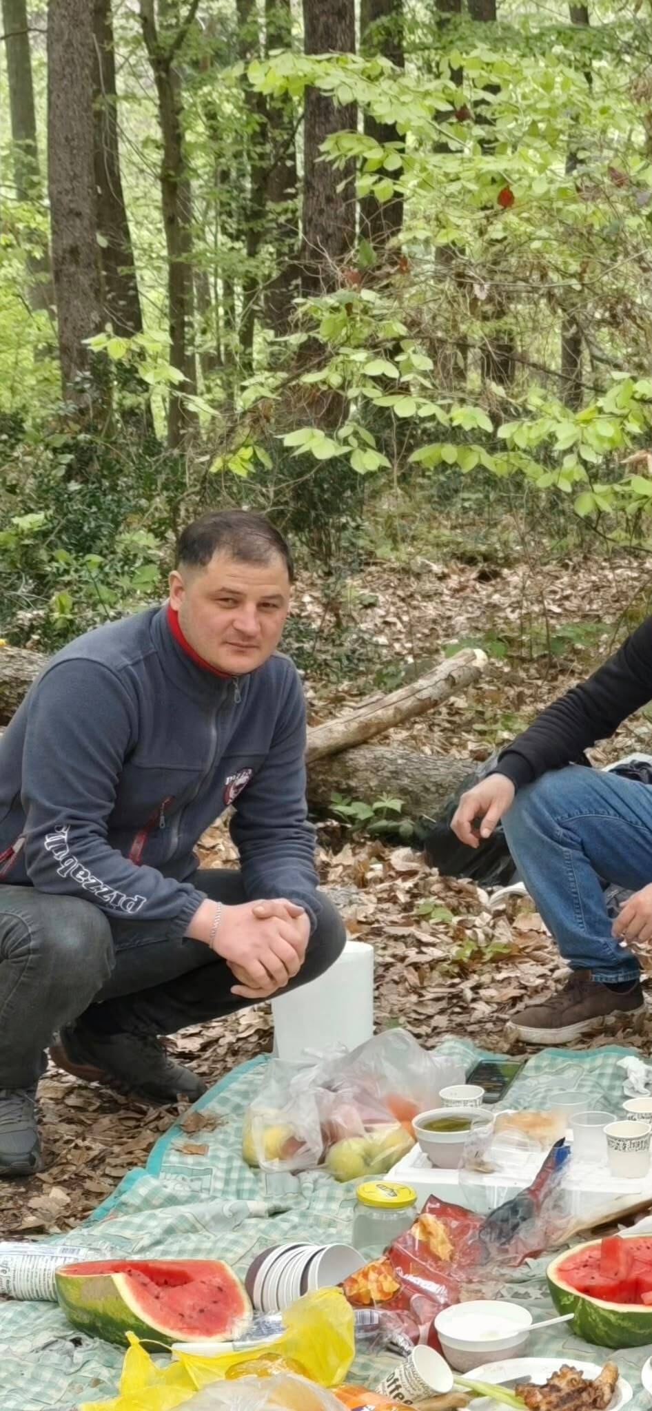 Kaybolduğu belirtilen Murat Babacanov’un ormanlık alanda çekilmiş fotoğrafı.