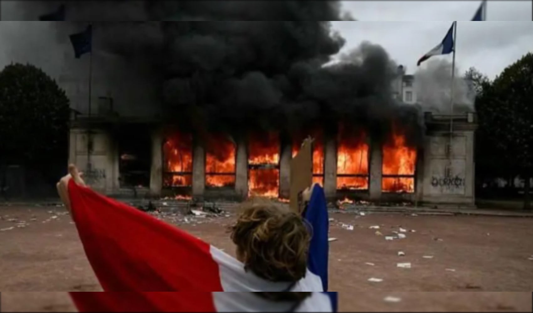 Paris’te sokaklar karıştı, Sarı Yelekliler yeniden sahneye çıktı