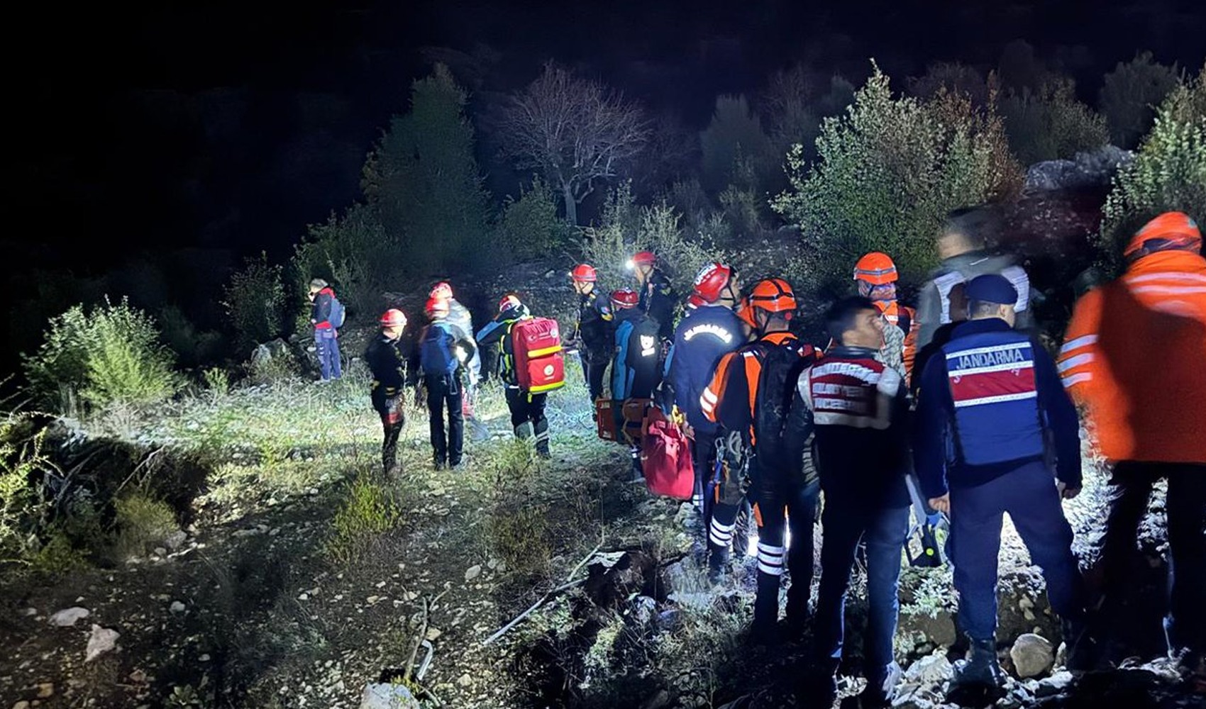 Isparta’da Yazılı Kanyon’da mahsur kalan 14 İHH gönüllüsünden birinin cansız bedenine ulaşıldı