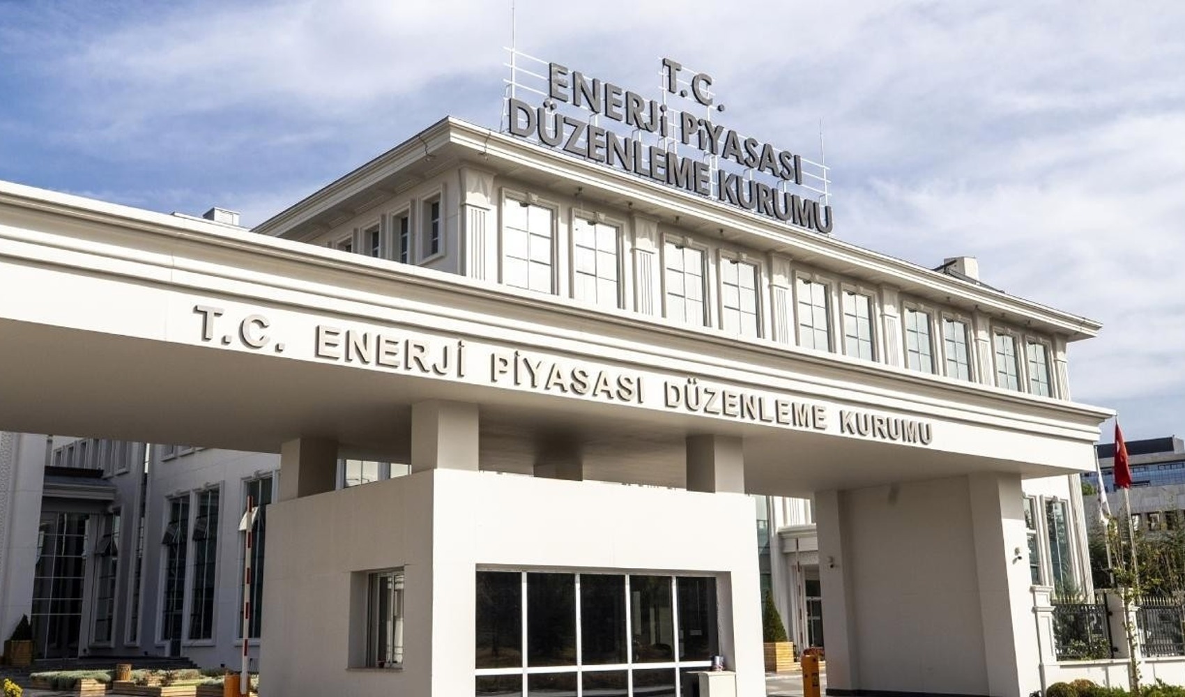 EPDK’dan elektrik piyasasında yeni düzenleme: Teminat iadesi, depolama ve lisanssız üretimde kurallar değişti