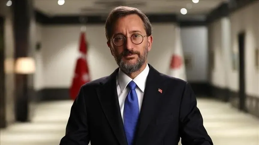 Fahrettin Altun’un takım elbiseli portre fotoğrafı.