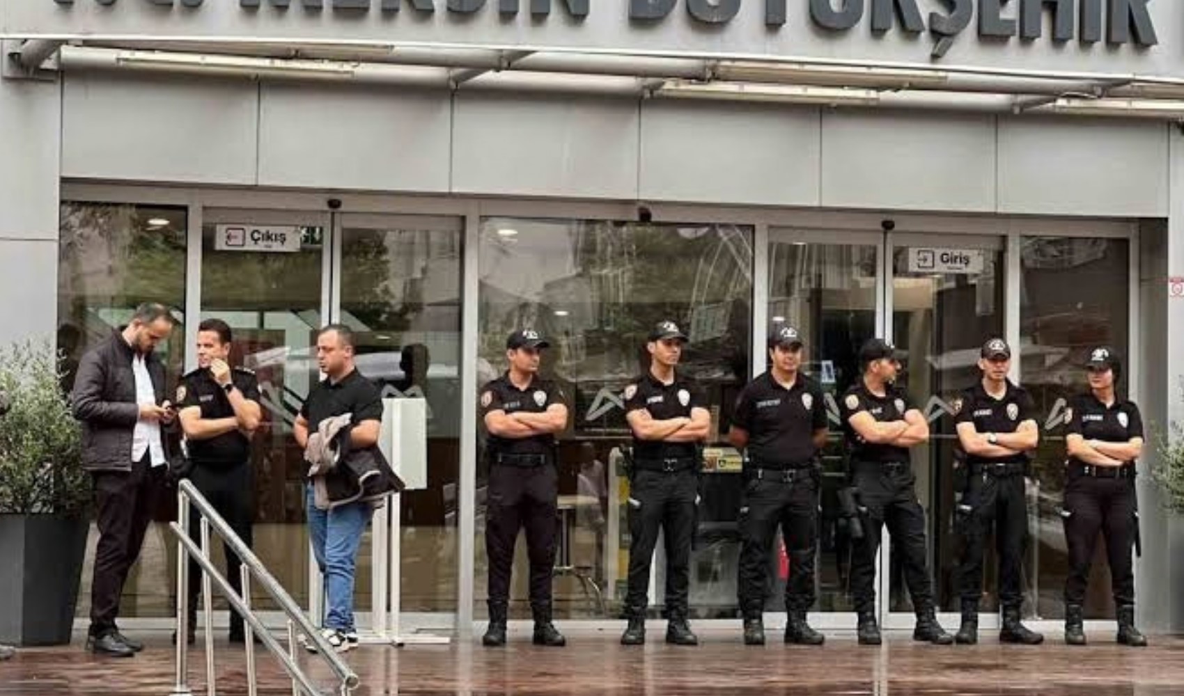 Mersin’deki operasyonda skandal görüntüler: Bunları kim servis etti?