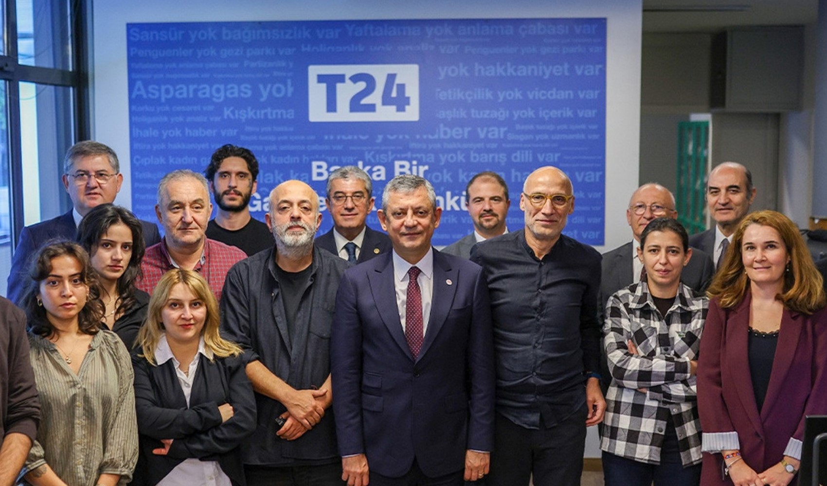 Özgür Özel’den T24’e destek ziyareti