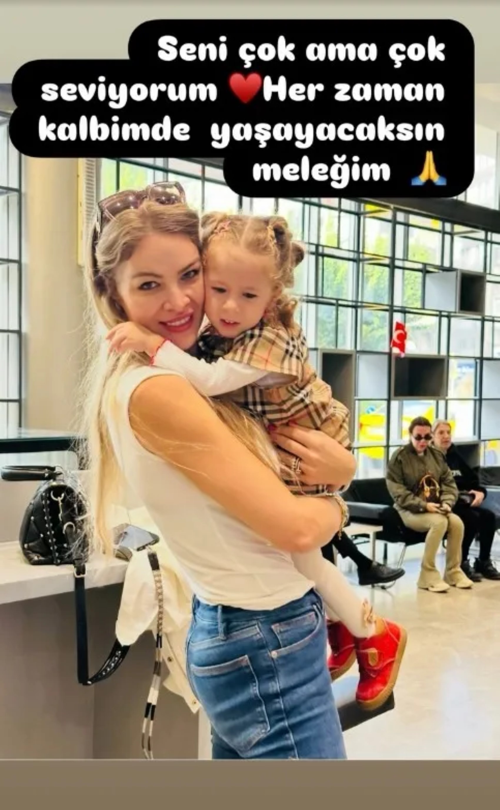 Elle avait déjà perdu son mari l'an dernier : l'ancienne Miss Turquie Fatoş Seğmen révèle la cause du décès de sa fille