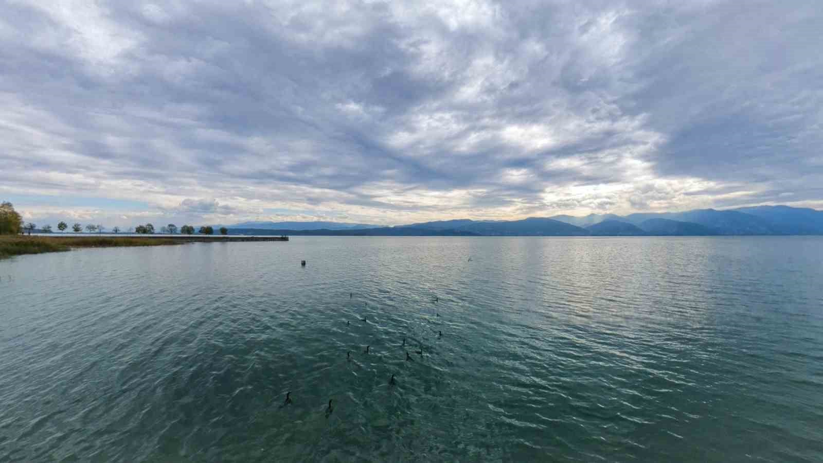A wide view of the shore of Lake Sapanca on a cloudy day.