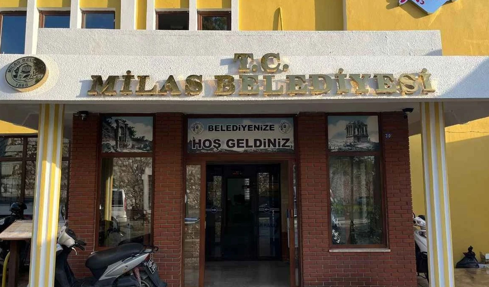 Operation at Milas Municipality: Entry and exit to the building halted