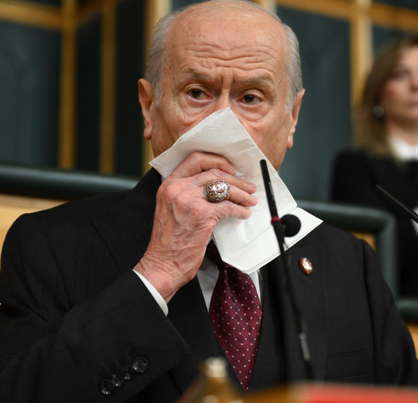 A photo of Devlet Bahçeli seen with the ring on his right hand during the TBMM group meeting.
