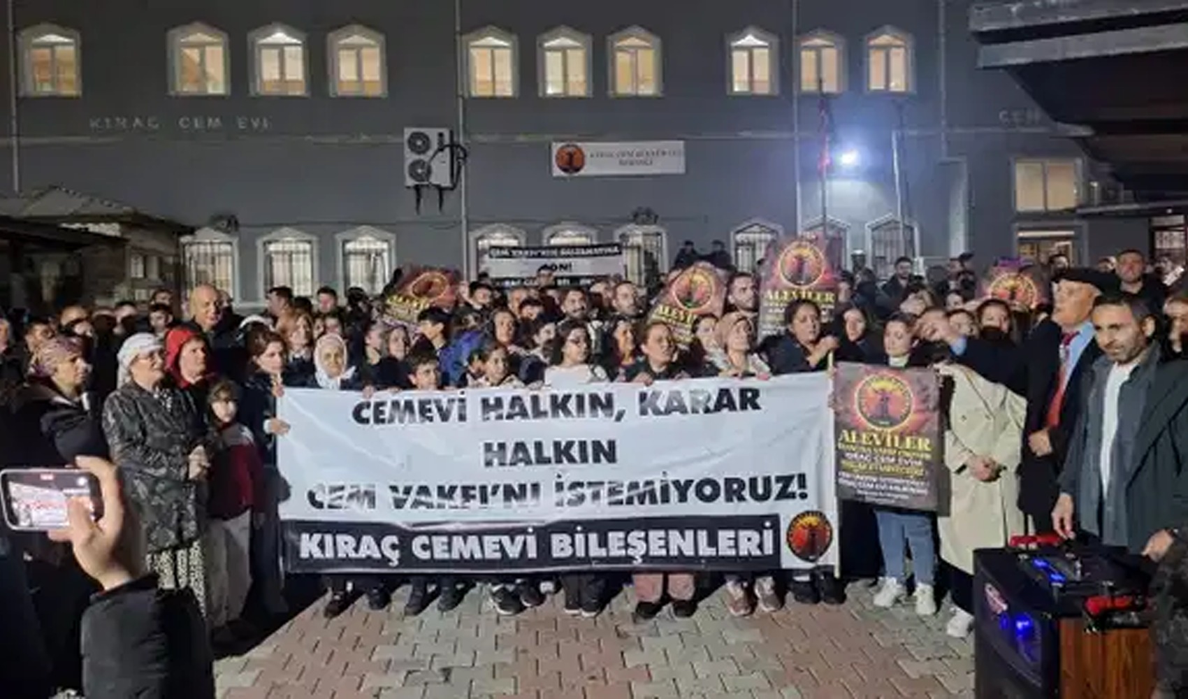 Räumungsspannung im Kıraç Cemevi in Esenyurt: Bürger protestieren gegen die Entscheidung