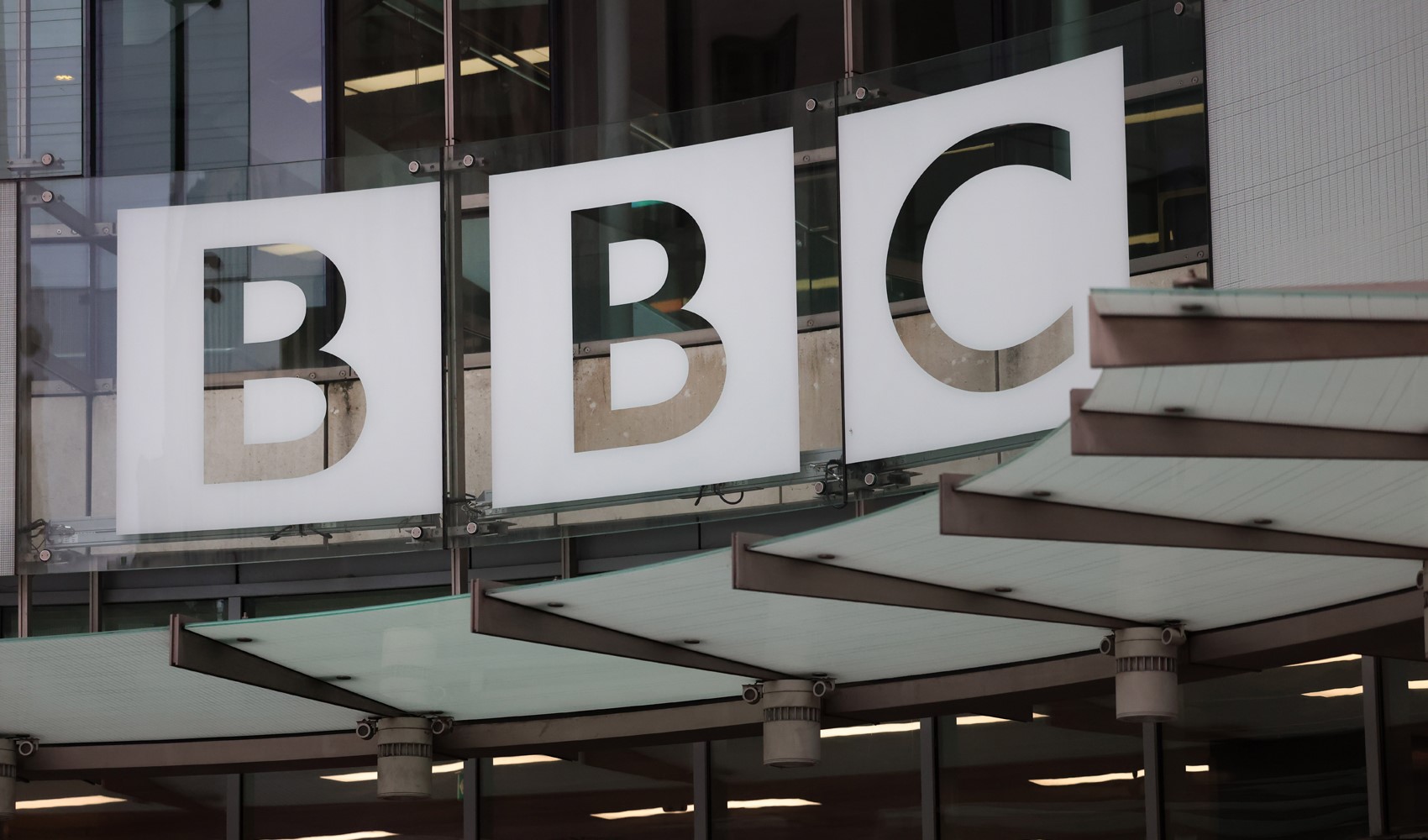 BBC beschließt Kanalschließungen und Stellenstreichungen