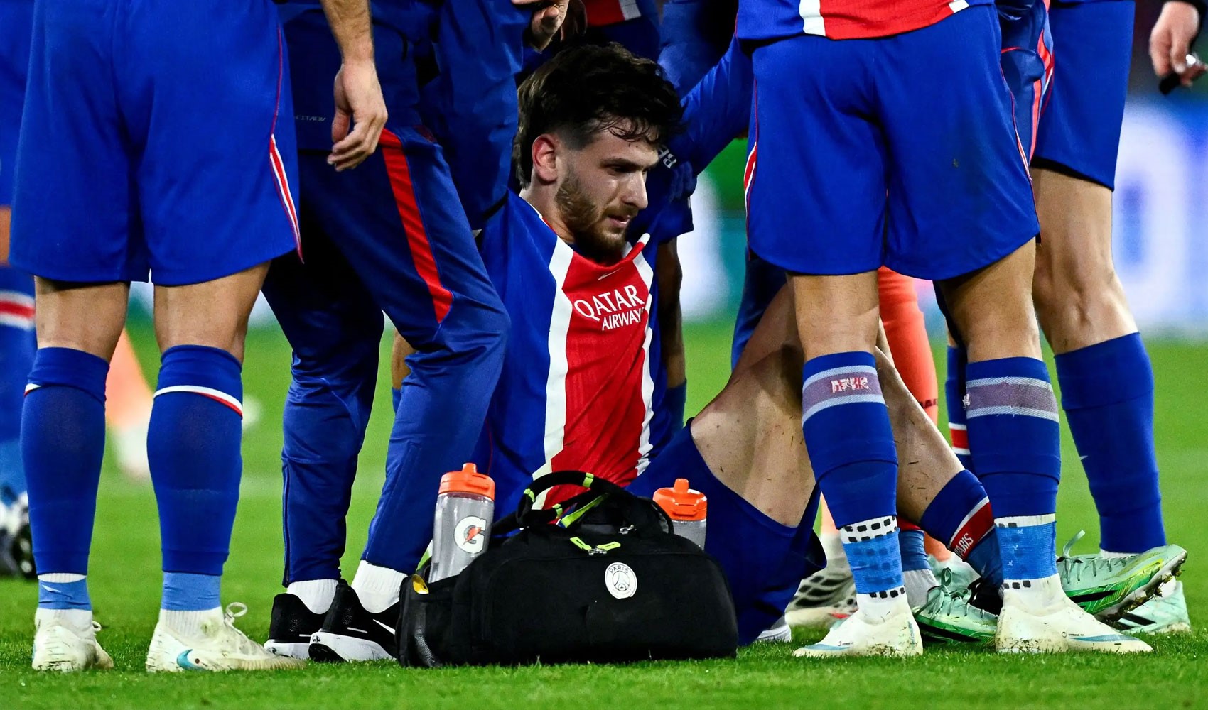 PSG’de korkulan sakatlık: Kvaratskhelia için çapraz bağ şüphesi