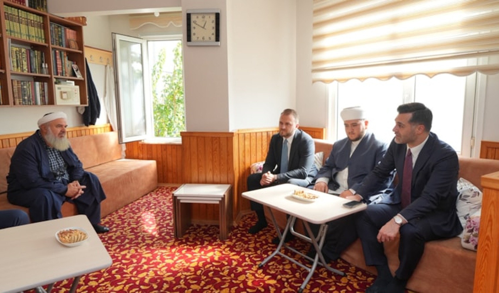 Umstrittener erster Besuch in Üsküdar: Neuer stellvertretender Bürgermeister besucht İsmailağa-Gemeinde