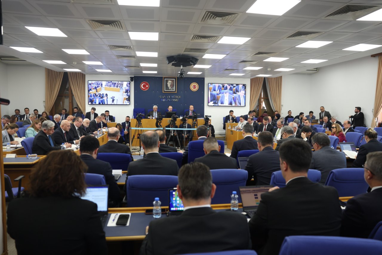 Members of parliament and officials attend budget negotiations in the Planning and Budget Committee meeting hall.