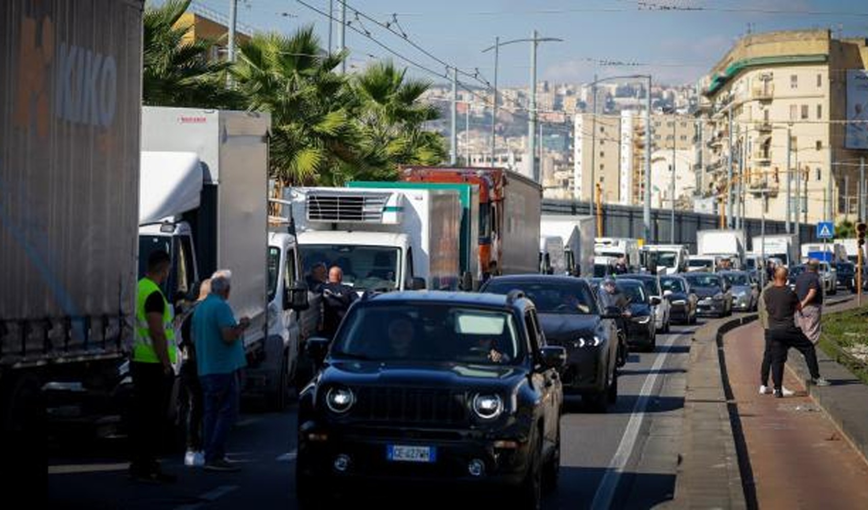 Italia, la protesta contro il caro gasolio blocca le strade