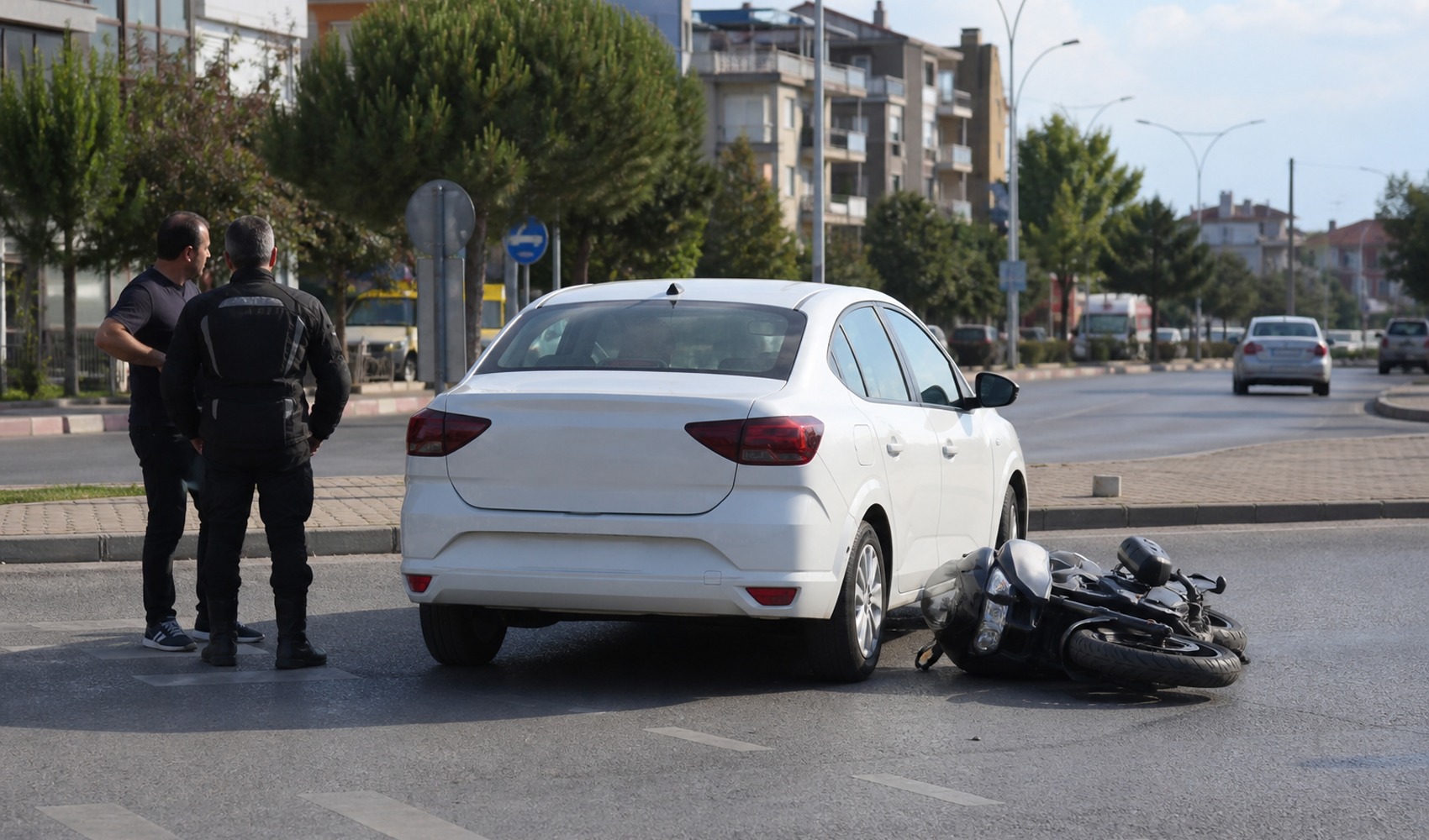 Collision entre une moto et une voiture à Sapanca : le conducteur blessé transporté à l'hôpital